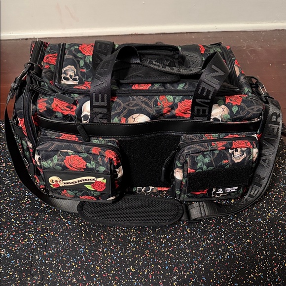 Wolfpack 30L Love Never Dies Duffle Bag 🔥 BNWOT - Picture 3 of 8